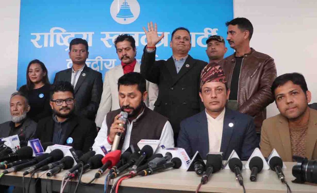 रास्वपा संसदीय दलको नेताबाट अर्यालले दिए राजीनामा, लामिछाने पुन: नेता बन्दै