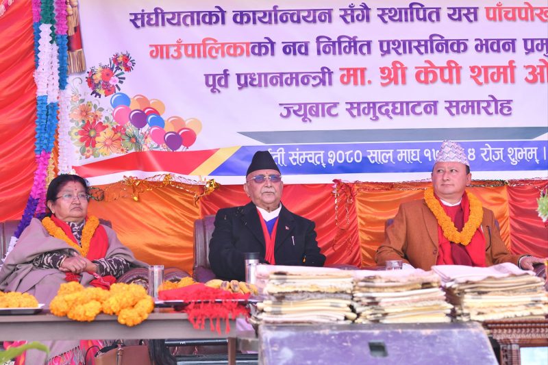 गठबन्धनका कारण देश गम्भीर अवस्थामा छ : अध्यक्ष ओली 3 4223083 KP sharma li