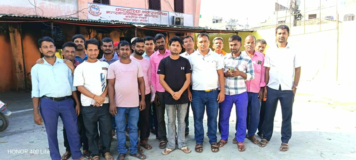  कटहरियामा करार र ज्यालादारी कर्मचारीको आन्दोलन, प्रशासनिक सेवा ठप्प 