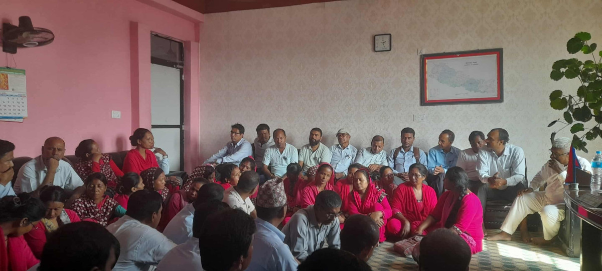  गुजरा नगरपालिकामा शिक्षक आन्दोलित, तीन महिनादेखि तलब भत्ता नपाएको गुनासो 