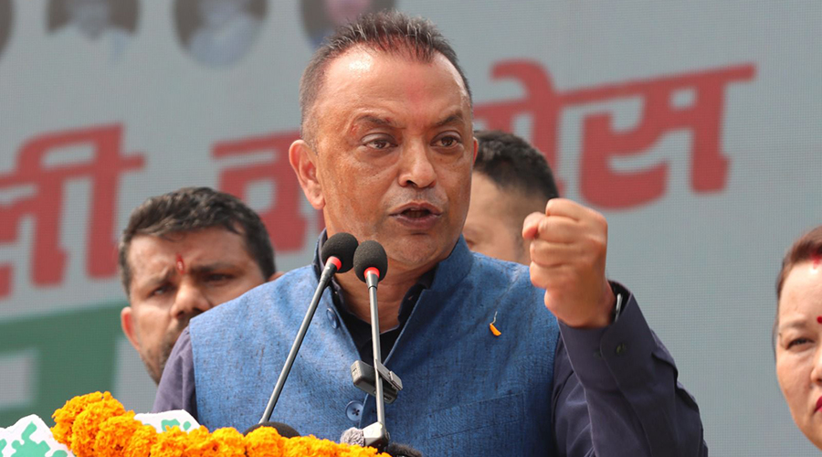  सामाजिक सञ्जालमा अड्केर नबस्नुस्, चुनाव प्रचारका लागि घर–घर जानुस् : गगन थापा 