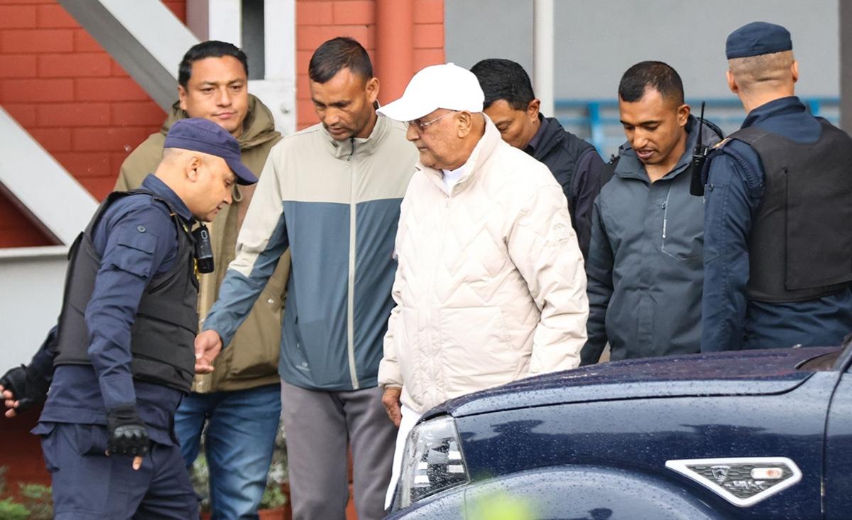 १३ दिनपछि छुटे ओली, प्रहरीले अस्पतालमै  लगायो आफन्तको जिम्मा