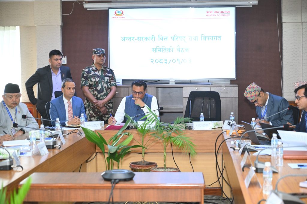 ‘वन रोयल्टीमा स्थानीय तहको हिस्सा बढाउने तयारी, जग्गा खण्डीकरण अधिकार प्रदेशलाई दिन माग’