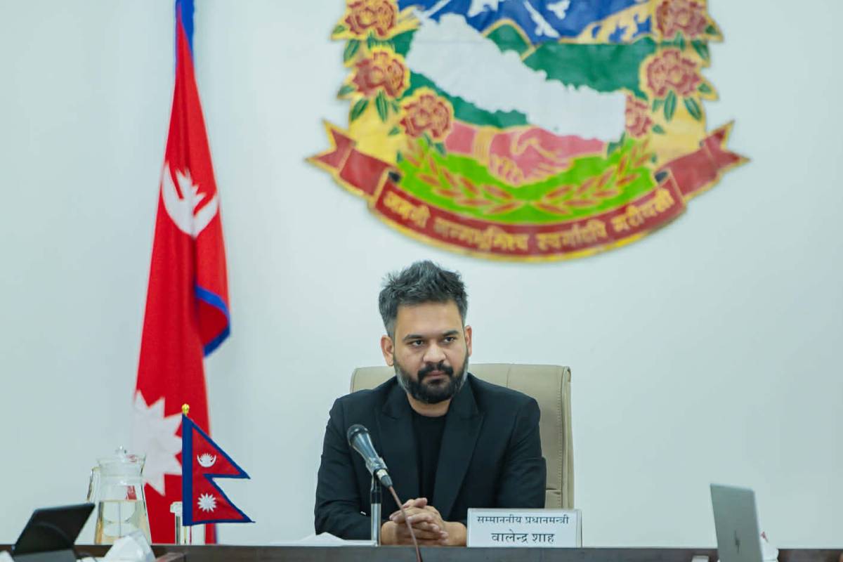 सिंहदरबारमै करिब २ हजार कर्मचारीको ‘रजगज’, प्रधानमन्त्री कार्यालयमा पुग्याे फाइल