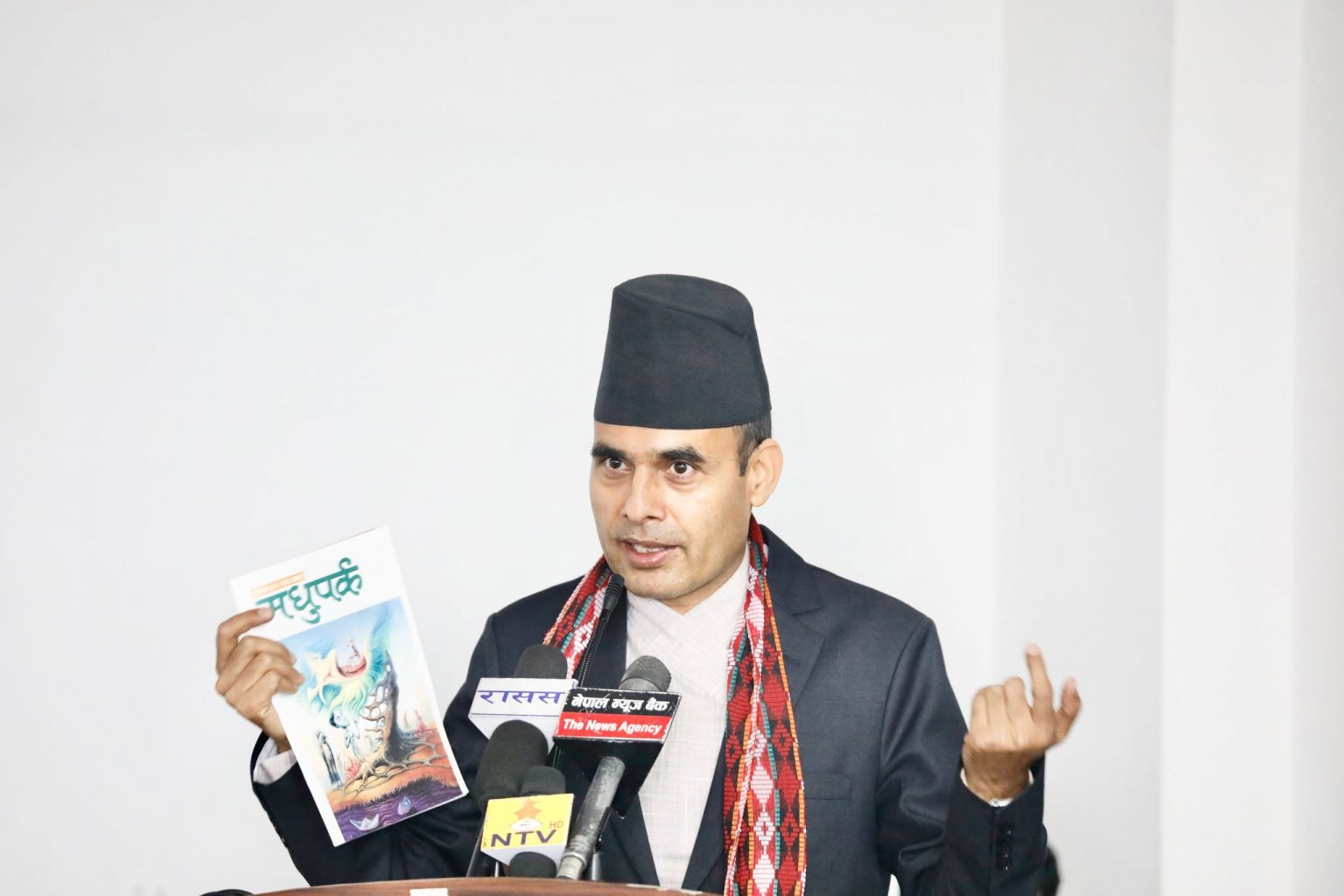 सरकारी संस्थानलाई राजनीतिक कार्यकर्ता भर्ती केन्द्रका रूपमा प्रयोग कमजोर बनाइयो: सञ्चारमन्त्री तिमिल्सिना