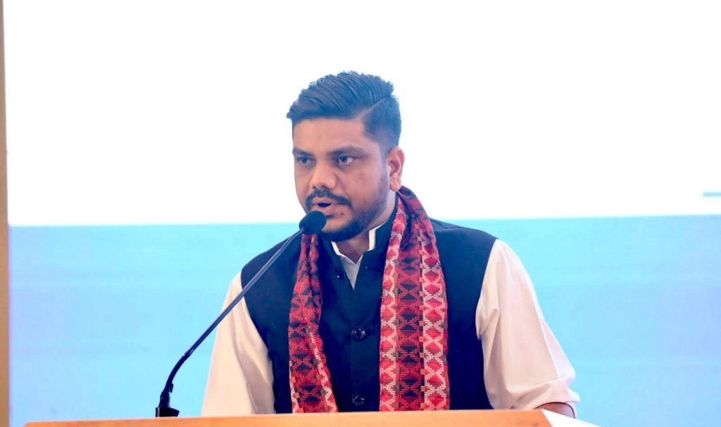 विदेश जाँदा श्रमिकले ऋण लिनुपर्ने बाध्यता अन्त्य गर्ने श्रममन्त्रीको घोषणा