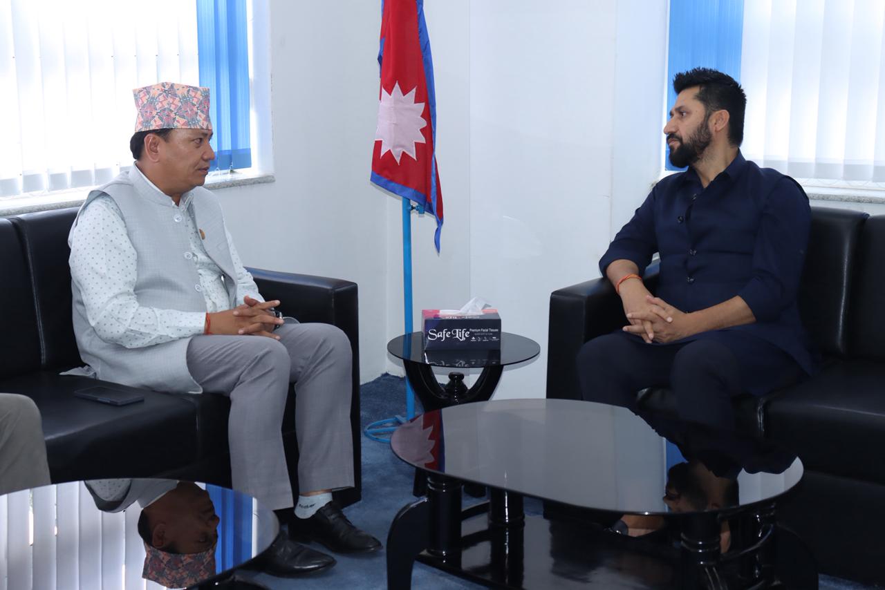 रवि लामिछानेसँग बाढी प्रभावित स्थानीय तहका प्रमुखको गुनासो : ‘सरकारले उद्धार गर्नै सकेन’